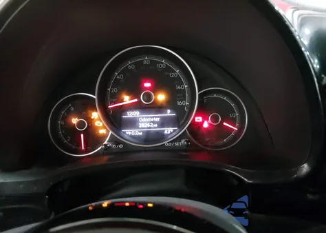 2018 Volkswagen Beetle 2.0T Coast/2.0T S из США, поврежденный, VIN 3VWFD7AT1JM707488